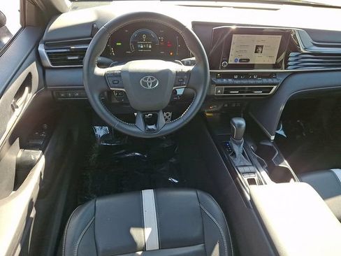Used 2025 Toyota Camry SE FWD image 13