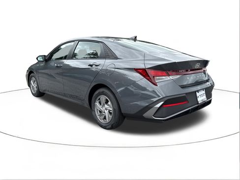 New 2026 Hyundai Elantra SE FWD image 5