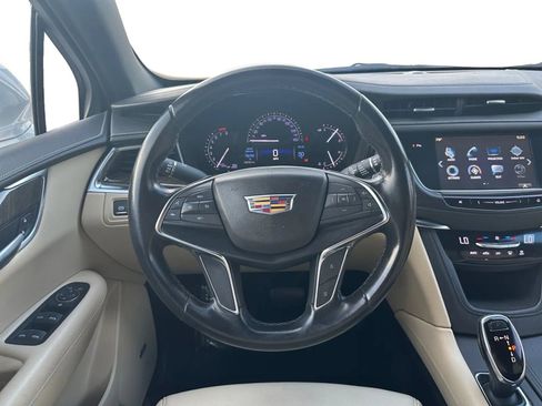 Used 2019 Cadillac XT5 FWD image 12