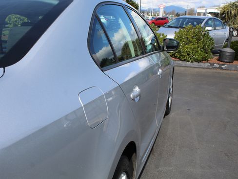 Used 2015 Volkswagen Jetta SE image 16