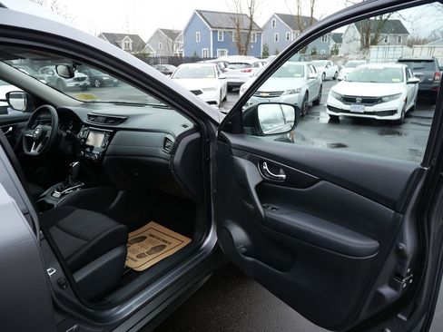 Used 2017 Nissan Rogue SV w/ SV Premium Package image 20