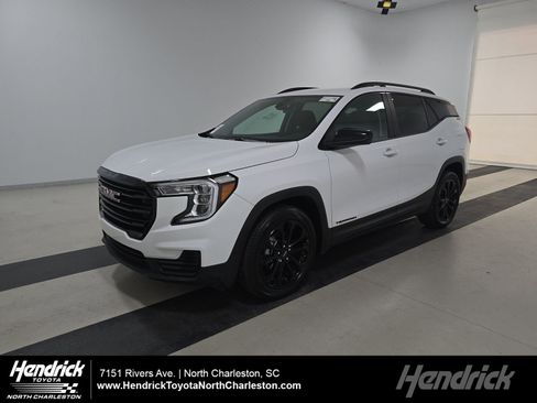 Used 2022 GMC Terrain SLE w/ Driver Convenience Package FWD image 1