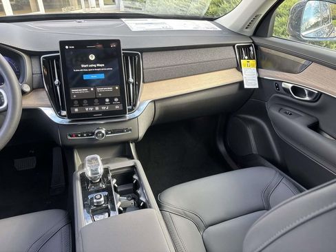 New 2026 Volvo XC90 B5 Plus image 32