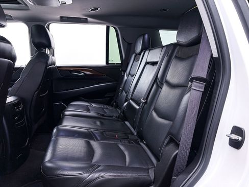 Used 2016 Cadillac Escalade Luxury image 30