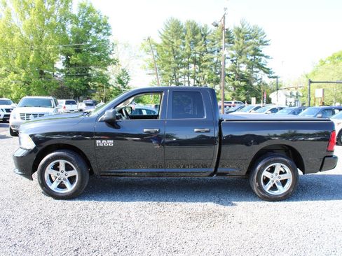 Used 2017 RAM 1500 Express w/ Express Value Package AWD/4WD image 10