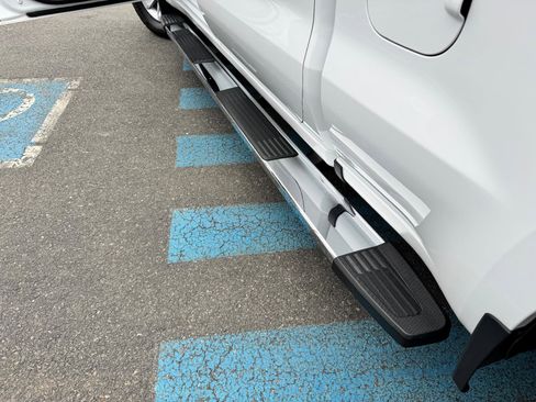 Used 2023 Chevrolet Silverado 1500 LT image 37