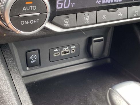 Used 2025 Nissan Sentra SR FWD image 26