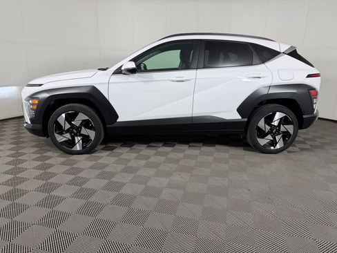 Used 2025 Hyundai Kona Limited AWD/4WD image 2