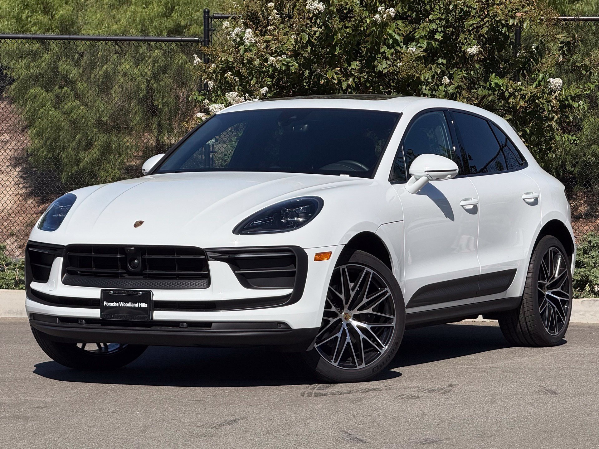 Used 2026 Porsche Macan AWD/4WD image 1
