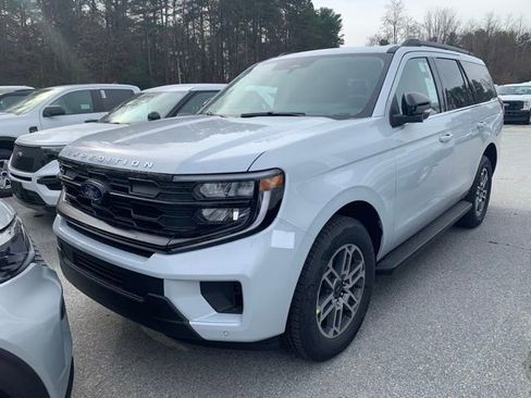 New 2025 Ford Expedition Active image 11