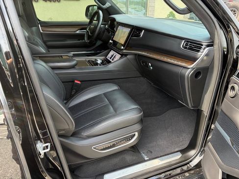 Used 2022 Jeep Grand Wagoneer Series II AWD/4WD image 8