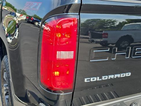 Used 2021 Chevrolet Colorado Z71 w/ Safety Package AWD/4WD image 33