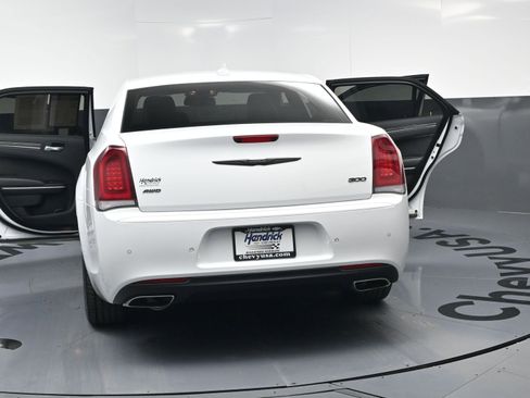 Used 2023 Chrysler 300 Touring L w/ Comfort Group image 26