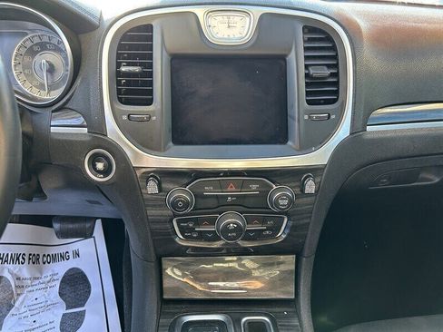 Used 2020 Chrysler 300 Touring image 19