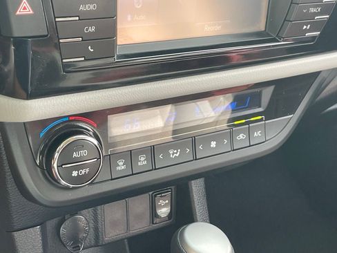 Used 2015 Toyota Corolla LE image 8