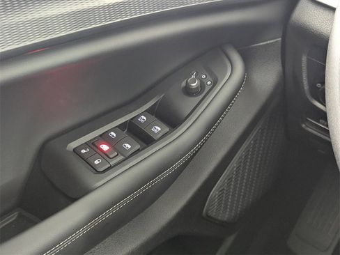 New 2025 Jeep Grand Cherokee Altitude image 16