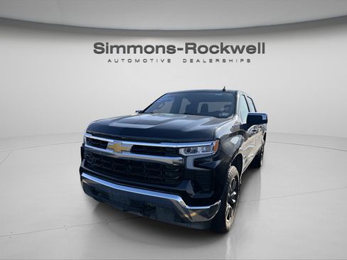 Used 2024 Chevrolet Silverado 1500 LT image 3