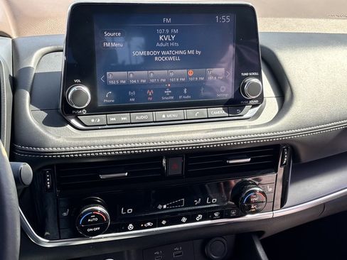 Used 2022 Nissan Rogue SV w/ SV Premium Package image 9