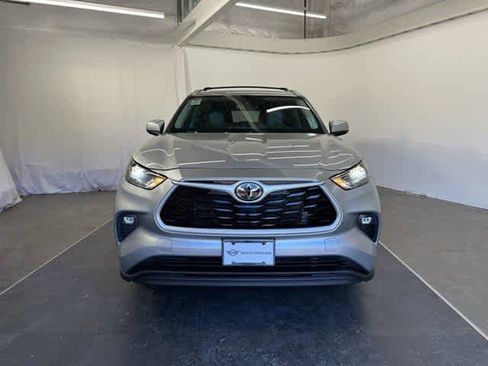 Used 2022 Toyota Highlander XLE image 7