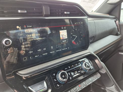 Used 2024 GMC Sierra 1500 AT4 image 11