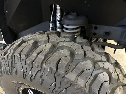 Used 2015 Jeep Wrangler Unlimited Rubicon w/ Connectivity Group AWD/4WD image 10