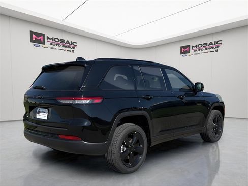 New 2025 Jeep Grand Cherokee Limited w/ Luxury Tech Group II image 7