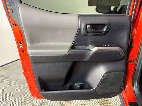 Used 2017 Toyota Tacoma SR5 w/ Tow Package image 21