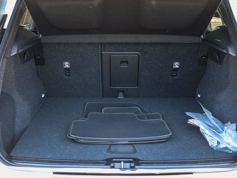 Certified 2026 Volvo XC40 B4 Core FWD image 30