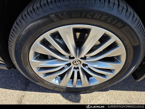 Used 2023 Toyota Highlander Platinum FWD image 10