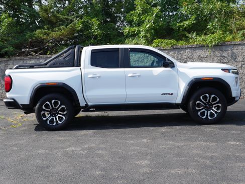Used 2025 GMC Canyon AT4 w/ Nightfall Edition AWD/4WD image 10