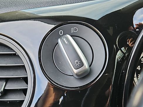 Used 2016 Volkswagen Beetle 1.8T Classic image 24