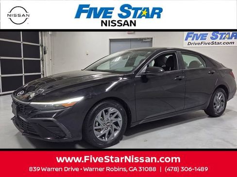 Used 2024 Hyundai Elantra SEL FWD image 3