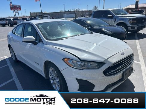 Used 2019 Ford Fusion SE image 2