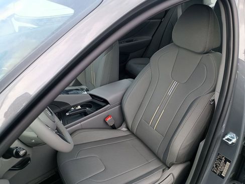 New 2026 Hyundai Elantra Sport FWD image 17