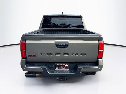 Used 2024 Toyota Tacoma TRD Sport w/ TRD Sport Upgrade Package image 4