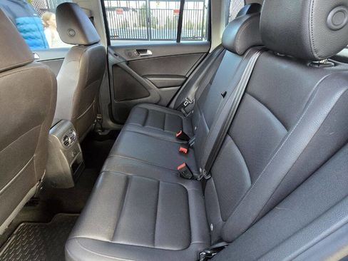Used 2016 Volkswagen Tiguan S image 10