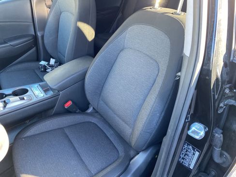 Used 2023 Hyundai Kona SE image 12