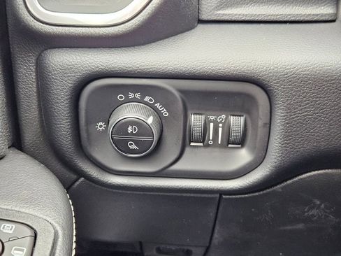 New 2026 RAM 2500 Laramie AWD/4WD image 18