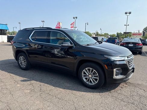 Used 2023 Chevrolet Traverse LT w/ Rear Camera Mirror Package AWD/4WD image 6