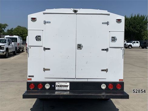 Used 2015 GMC Savana 3500 RWD image 7