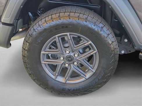 Used 2025 Jeep Wrangler Sport AWD/4WD image 19