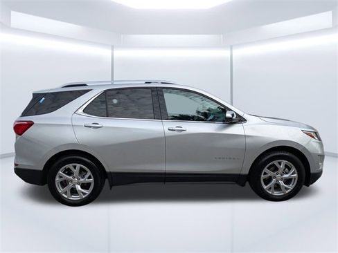 Used 2020 Chevrolet Equinox Premier image 3