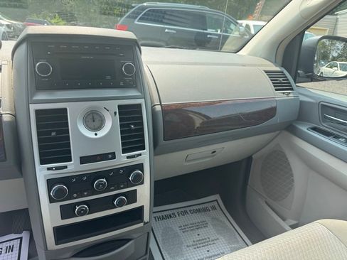 Used 2010 Chrysler Town & Country LX image 35