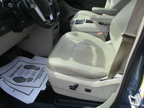Used 2012 Chrysler Town & Country Touring-L w/ Entertainment Group #2 image 11