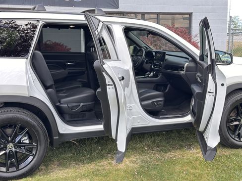 Used 2025 Toyota Grand Highlander AWD Hybrid image 26