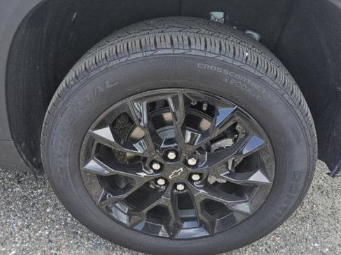 Used 2025 Chevrolet Traverse LT w/ Midnight/Sport Edition FWD image 8