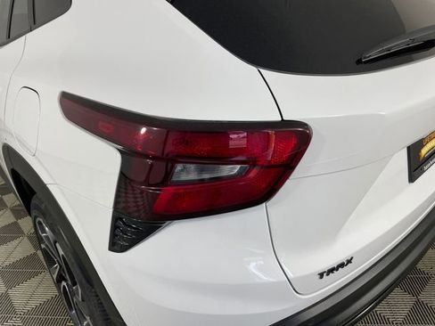 Certified 2025 Chevrolet Trax RS w/ Driver Confidence Package FWD image 17
