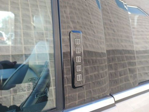 Used 2023 Ford F150 Lariat w/ FX4 Off-Road Package image 15