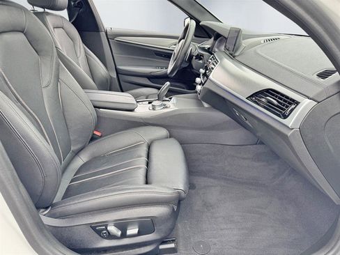 Used 2020 BMW 530i xDrive w/ M Sport Package image 27