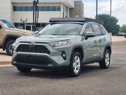 Used 2019 Toyota RAV4 XLE AWD/4WD image 8